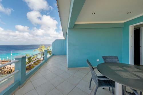 Oceanfront Apartment Dolphin At Den Laman