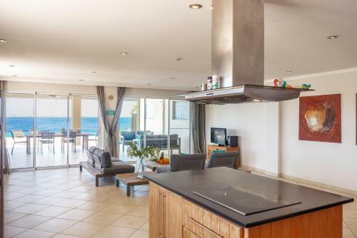 Oceanfront Deluxe Apartment Blue Marlin At Den Laman