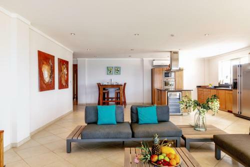 Oceanfront Deluxe Apartment Blue Marlin At Den Laman