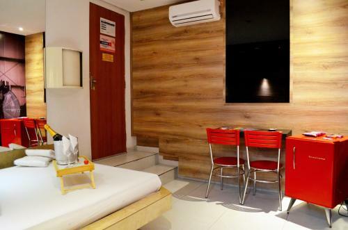 Hotel Motel Fantasy 1