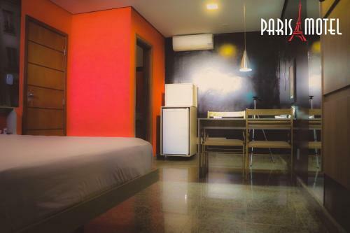 Paris Motel