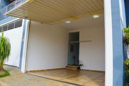 Apartamento Novo, Completo E Bem Localizado.
