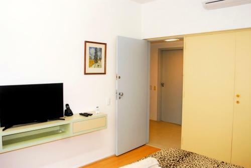 Copacabana Apartment, 30 Mts. From The Beach