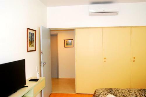 Copacabana Apartment, 30 Mts. From The Beach