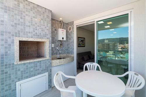 Apartamento 2 Dormit�rios A 80 Metros Do Mar