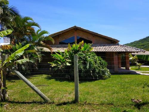 Casa de Campo Com Piscina Na Praia Em Mariscal-sc - Um Ref�gio