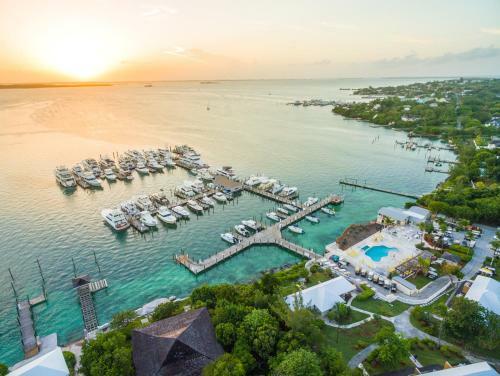 Hotel Romora Bay Resort & Marina
