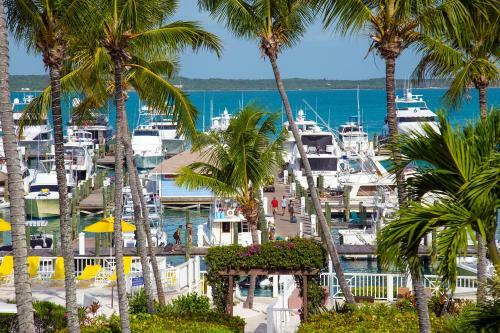 Hotel Romora Bay Resort & Marina