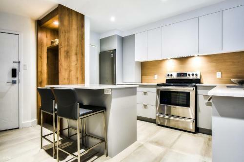 Chic Mt-tremblant Condo With View On The Lake