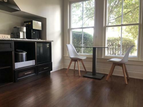 Bed & Breakfast Harrogate House Inn, Circa 1818