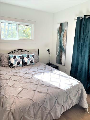 Riverview Executive Home - B