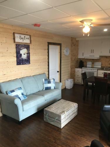 Motel Raleigh Rooms & Taylor's Crafts