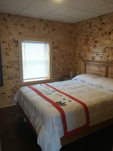 Motel Raleigh Rooms & Taylor's Crafts