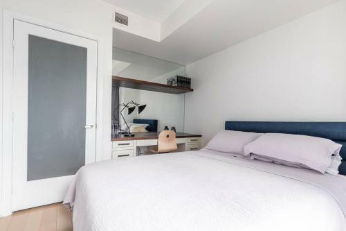 Designer Luxury 3bed Condo King Bed And Desk
