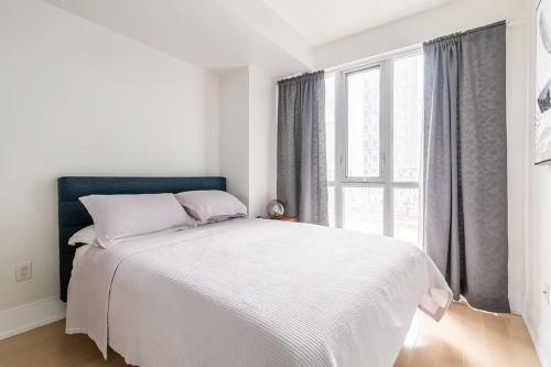 Designer Luxury 3bed Condo King Bed And Desk