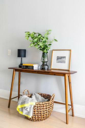 Designer Luxury 3bed Condo King Bed And Desk