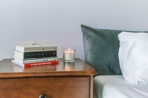 Charming Dt High Rise With King Bed And Free Parking