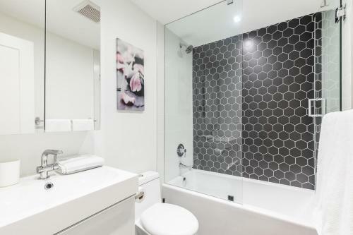 New - Upscale 3br Apartment - Near High Park!
