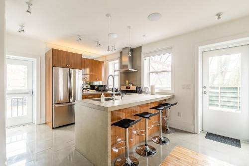 Apartamento Steps From Queen Street - Stylish And Upscale 2br Loft!