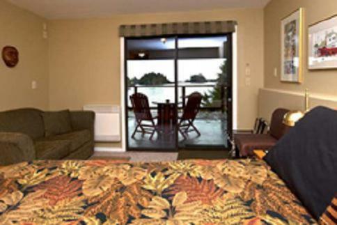 Bostrom's B&B On Little Beach Bay