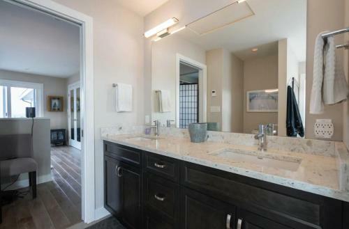 *10 Mile Point Stunning Oceanfront