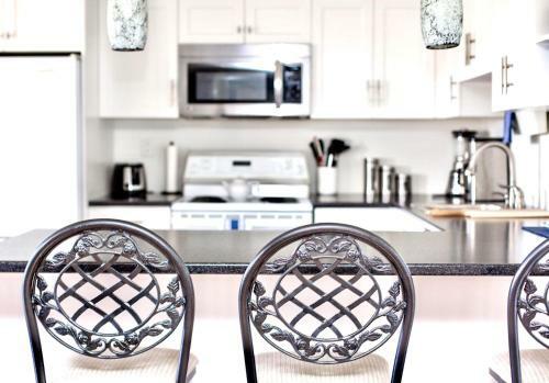 Beach Front Oasis 15 Mins From Downtown Victoria