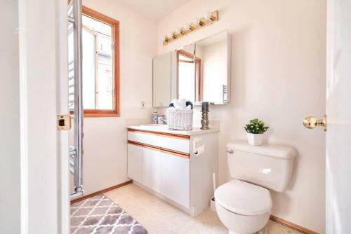 Charming House Minutes To Beach/ Harbour/downtown