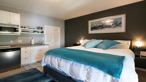 Willow Suite - Lakeside Retreat