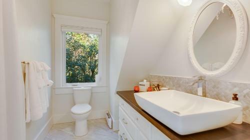 Kaliana Sanctuary With Stunning Views