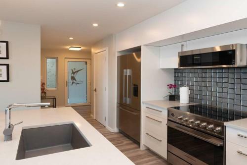 Otter Grotto 2 Bed Suite - Oceanfront Relaxation