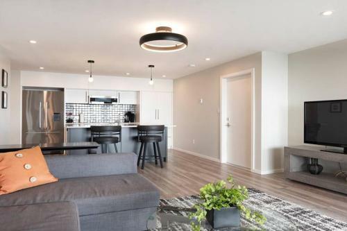 Otter Grotto 2 Bed Suite - Oceanfront Relaxation