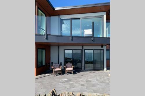 Otter Grotto 2 Bed Suite - Oceanfront Relaxation