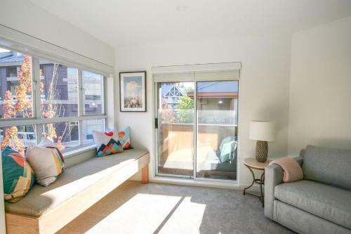 Modern Village Condo With Spectacular Mountain Views