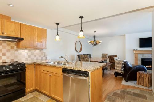 Spacious Ski In Ski Out Condo By Harmony Whistler