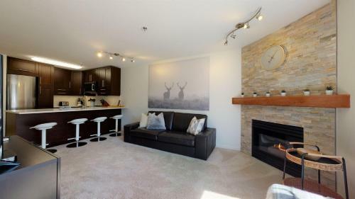 Beautiful Marketplace Condo With Mountain Views
