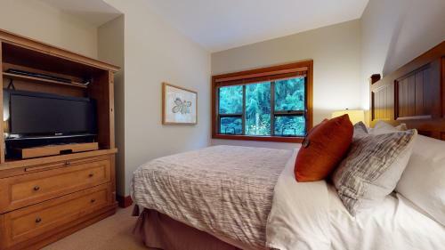 Spacious Chalet With Private Hot Tub By Harmony Whistler