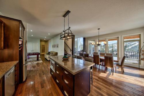 Peaks Retreat By Bear Country