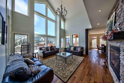 Peaks Retreat + Suite By Bear Country
