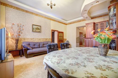 Apartment On Suvorovskiy