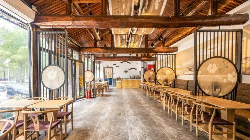Floral Hotel Xianju Chanting Great Wall Branch