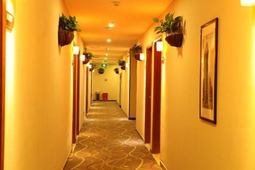 Hotel 7days Premium Chengdu Dufu Thatched Cottage