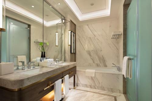 The Lixury Hotel, In The Unbound Collection By Hyatt
