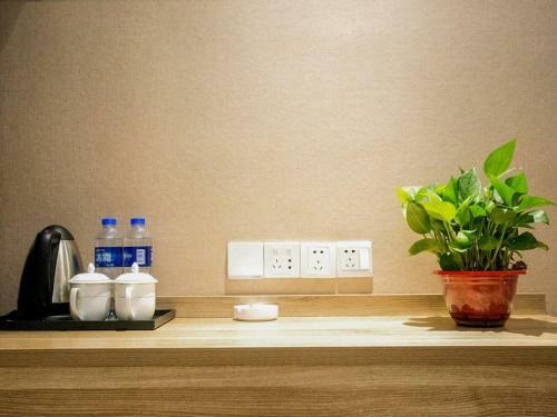 Shell Hefei Changjiang West Road Nangang Subway Station Hotel