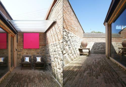 Hotel Cmyk Stoneyards By The Great Wall