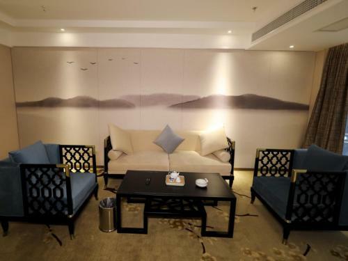 Greentree Eastern Jingde Town Railway Station Hotel