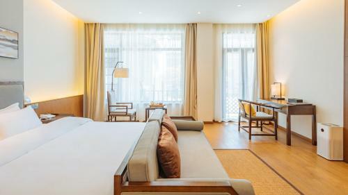 Floral Hotel Yungui Confucius Temple