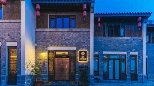 Floral Hotel Yungui Confucius Temple