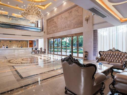 Vienna Hotel (Quanzhou West Lake Store)