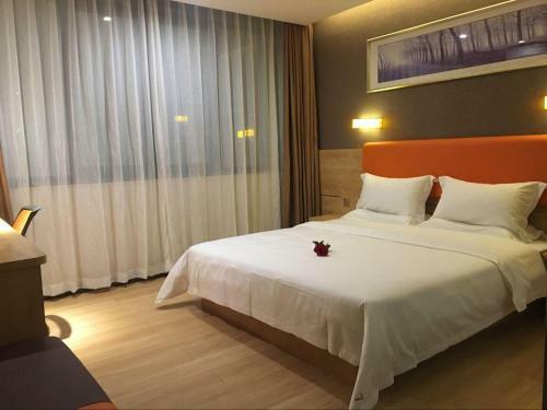 Hotel 7days Premium Yizhou Train Staiton Branch