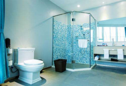 Hotel Big White Whale Ocean Exploration World